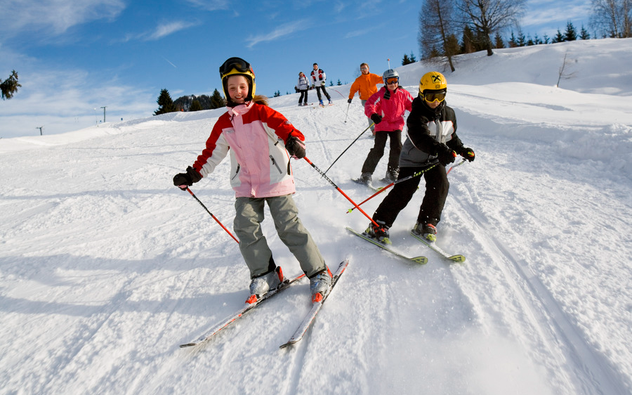 12 Skilifte in 4 Gemeinden mit EINER Karte