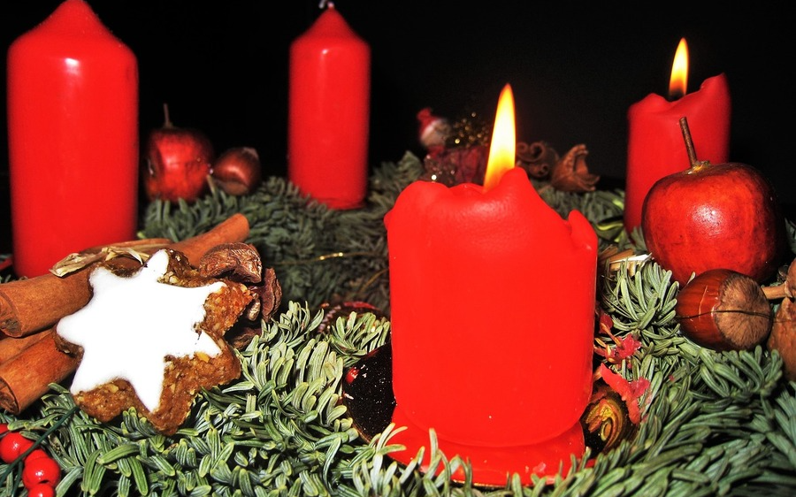 Vorabendmesse mit Adventkranzsegnung